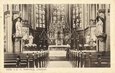 4750 Interieur van de St.-Martinuskerk (Oudegracht 401) te Utrecht: het koor.